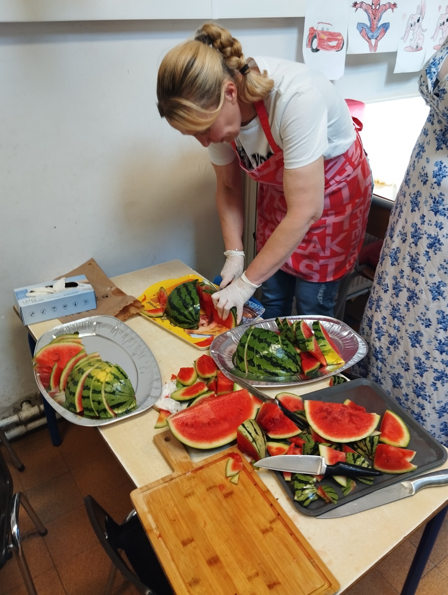 L’association des parents offre de la pastèqueà NDL.