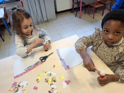 Mosaïque en maternelle, l&rsquo;art avec Mme Véronique