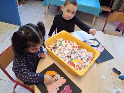Mosaïque en maternelle, l&rsquo;art avec Mme Véronique