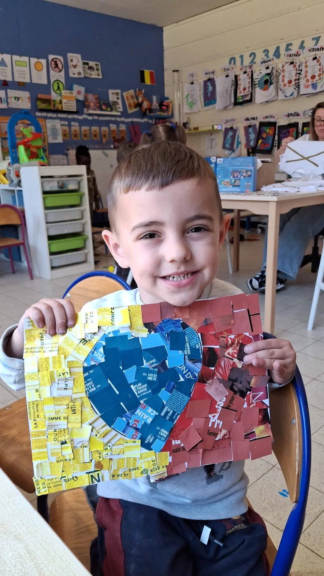 Mosaïque en maternelle, l&rsquo;art avec M. Véronique