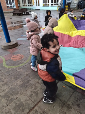 Jeux de parachute pour la classe des Chouettes et des Souris
