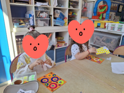 Découverte mensuelle d’un artiste en 2ème maternelle.